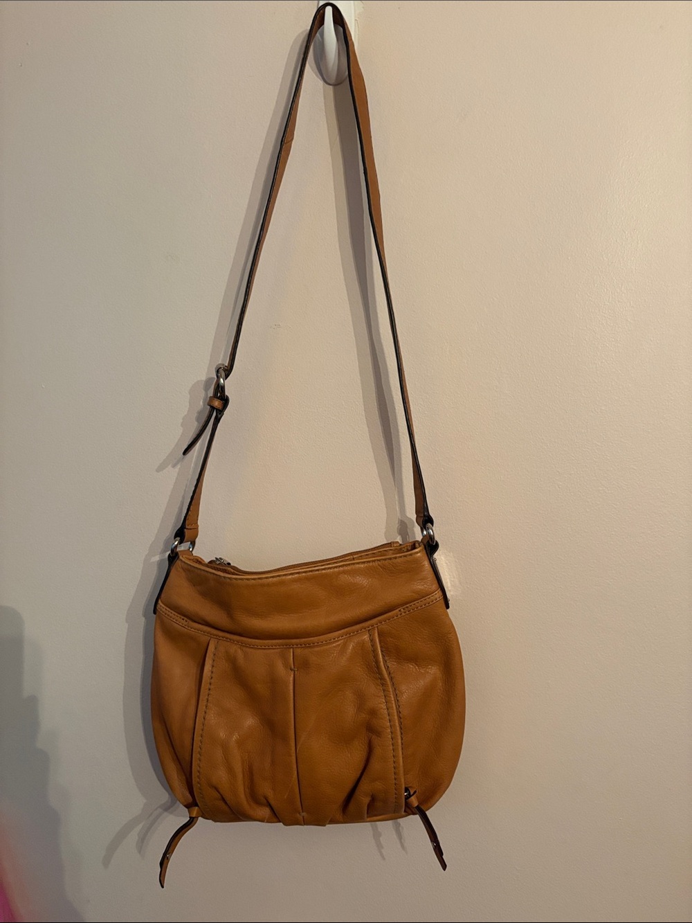 Tignanello Tan Leather Crossbody Bag w Pleated Front Scratch front - see Pic2